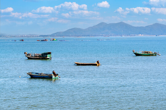 海岛渔船