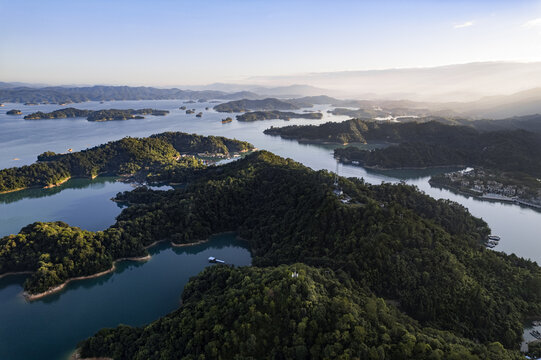 广东河源万绿湖景区日出时分