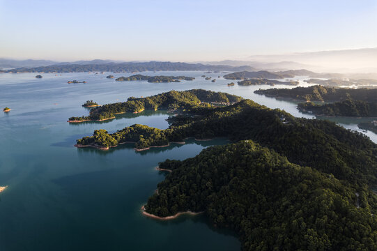 广东河源万绿湖景区日出时分