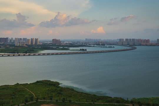 日落时分后官湖风景