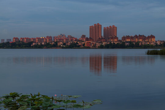 日落时分后官湖风景