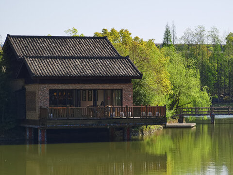 景德镇一隅水上屋舍