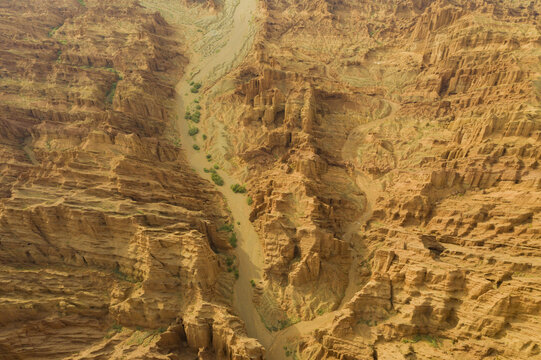 新疆天山神秘大峡谷
