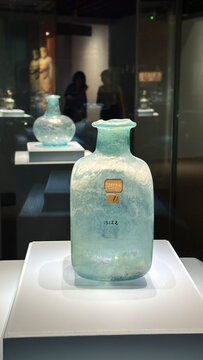 古罗马彩色玻璃瓶艺术品展品