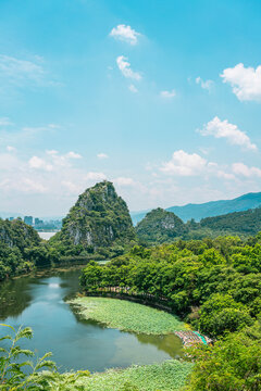 马鞍亭俯瞰风景星湖竹筏