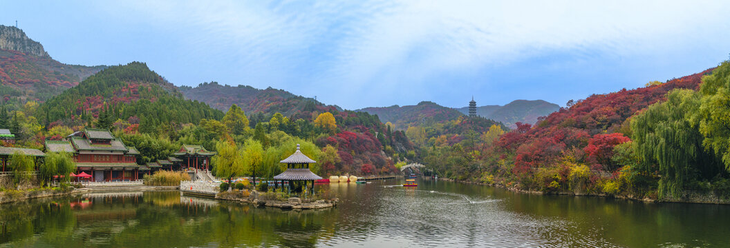 山东济南红叶谷秋天全景