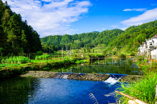 婺源山水村落蓝天