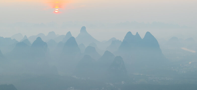 桂林阳朔县城日出