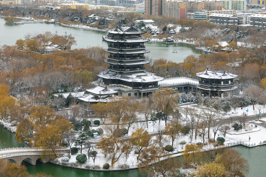 山东济南大明湖超然楼航拍雪景