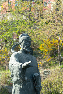 北京汇通祠郭守敬雕像