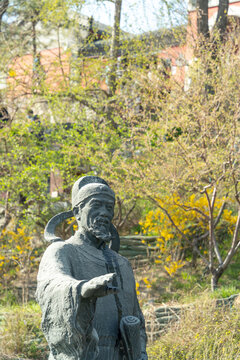 北京汇通祠郭守敬雕像