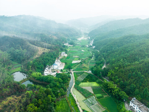 航拍乡村田野