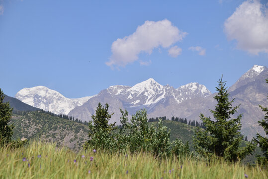 高山之巅回望天山