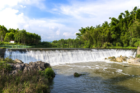 乡间水坝