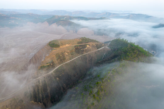 高原晨雾