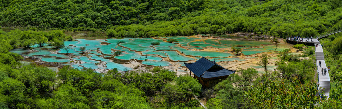 黄龙地质风光全景图