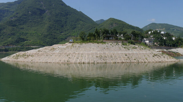 大宁河小三峡岸线环境综合整治