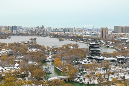 山东济南大明湖超然楼雪景航拍