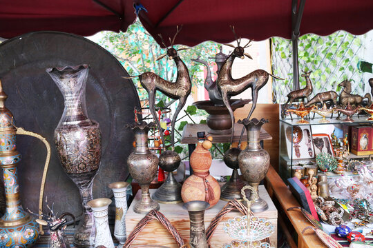 乌鲁木齐大巴扎集市街景铜壶