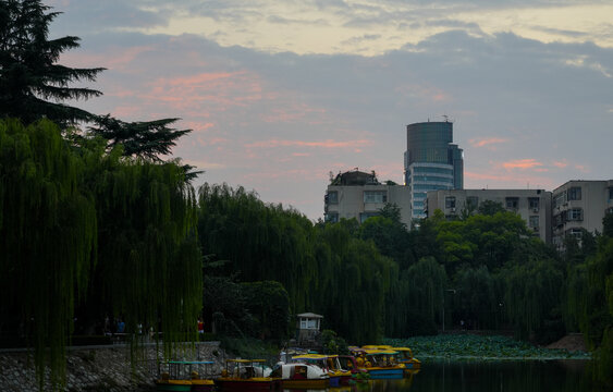 城市黄昏