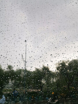 雨天下雨雨滴雨景