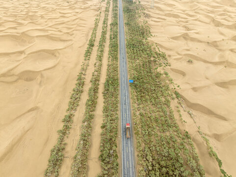 塔克拉玛干沙漠公路