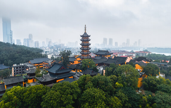 南京市古鸡鸣寺航拍风光