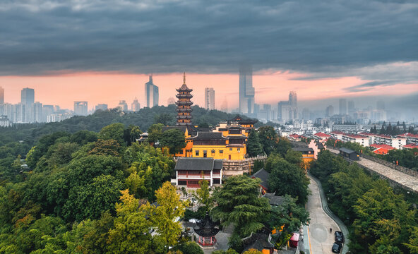 南京市古鸡鸣寺航拍风光