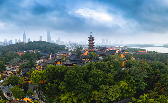 南京市古鸡鸣寺航拍风光