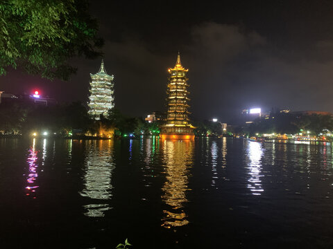 日月塔夜景