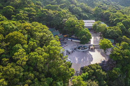 深圳观音山公园龙岩古寺