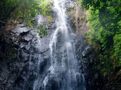 瀑布流水