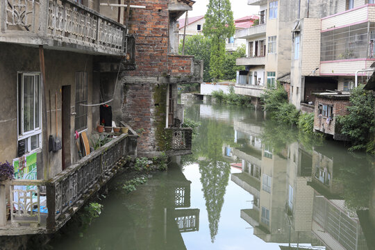 沿河建筑