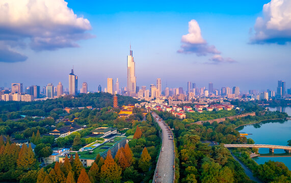 南京市新街口紫峰大厦城市环境