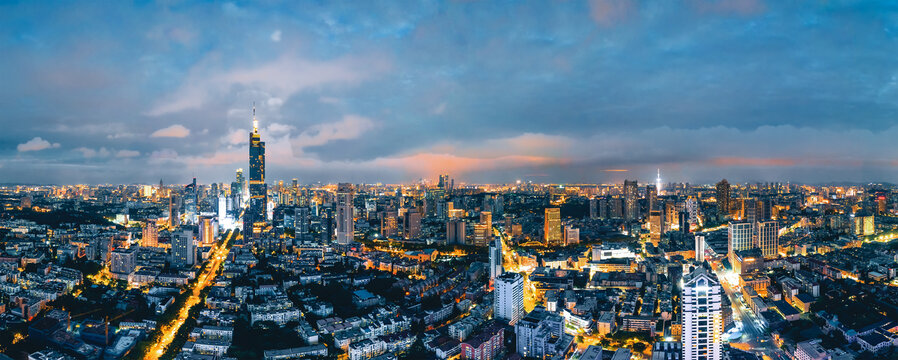 南京市新街口紫峰大厦城市夜景