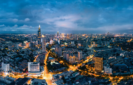 南京市新街口紫峰大厦城市夜景