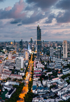 南京市新街口紫峰大厦城市夜景