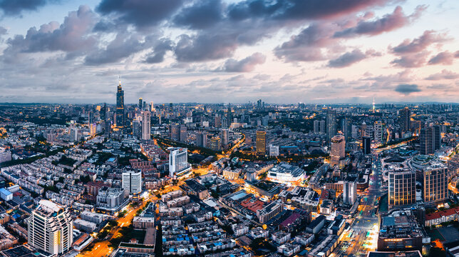 南京市新街口紫峰大厦城市夜景