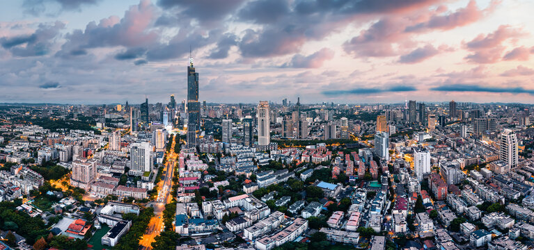 南京市新街口紫峰大厦城市夜景