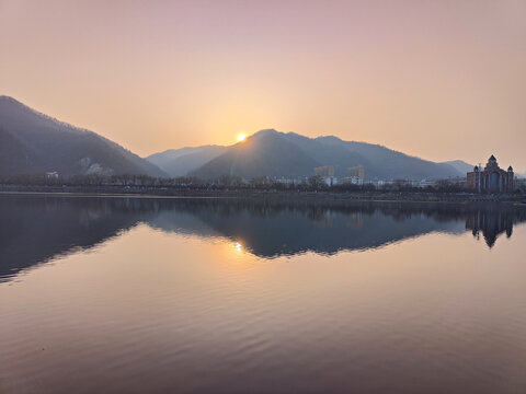 山水温馨日落