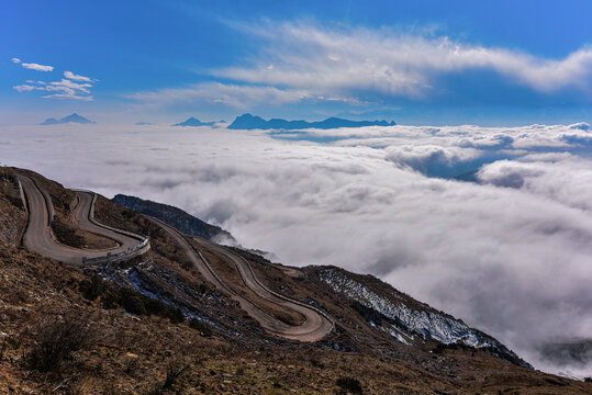 牛背山盘山公路