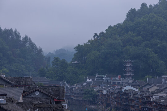 晨雾下的凤凰古城