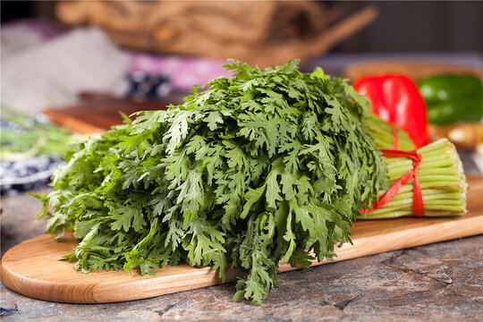 鸡汤野菌浸皇帝菜