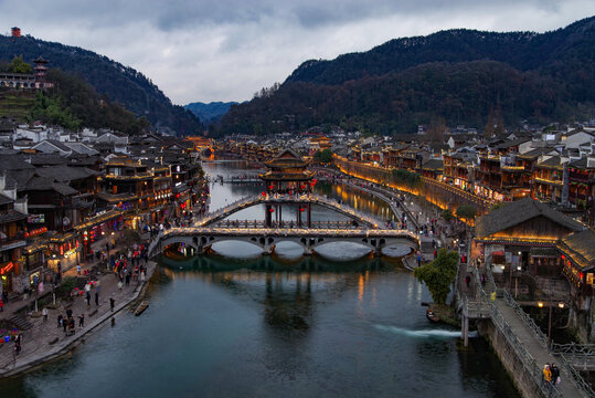 凤凰古城夜景