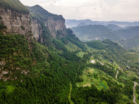 金佛山睡佛山悬崖航拍