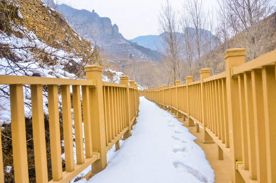 雪中栈道