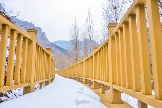 雪中栈道