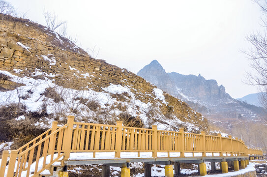 雪中栈道