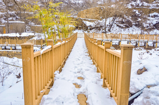 雪中栈道