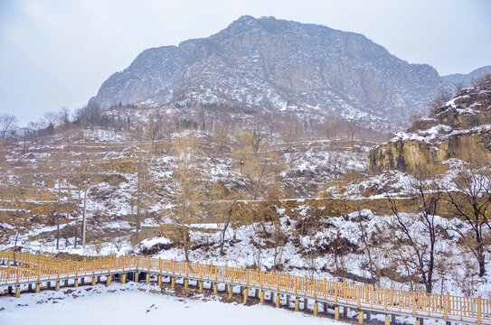 雪中栈道